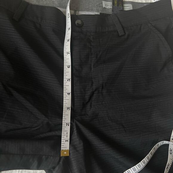 Greg Norman Performance Golf Casual Shorts Size 32 - Picture 5 of 6